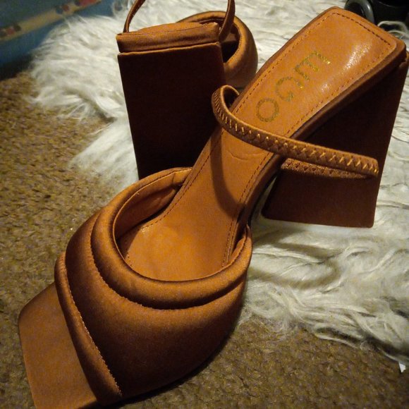 EGO Shoes - Brand New : Milk-way Chocolate Sandal souffle